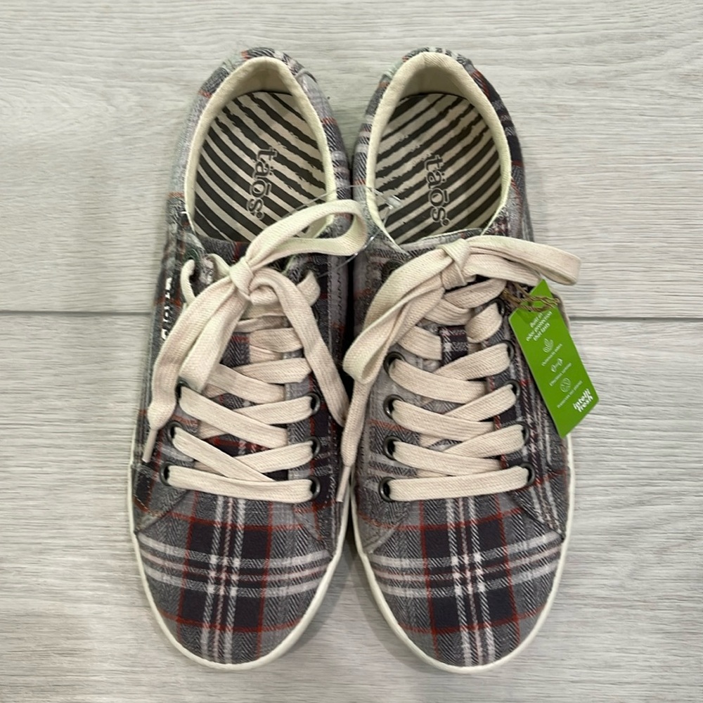 NWT never worn Taos Women’s Sneakers